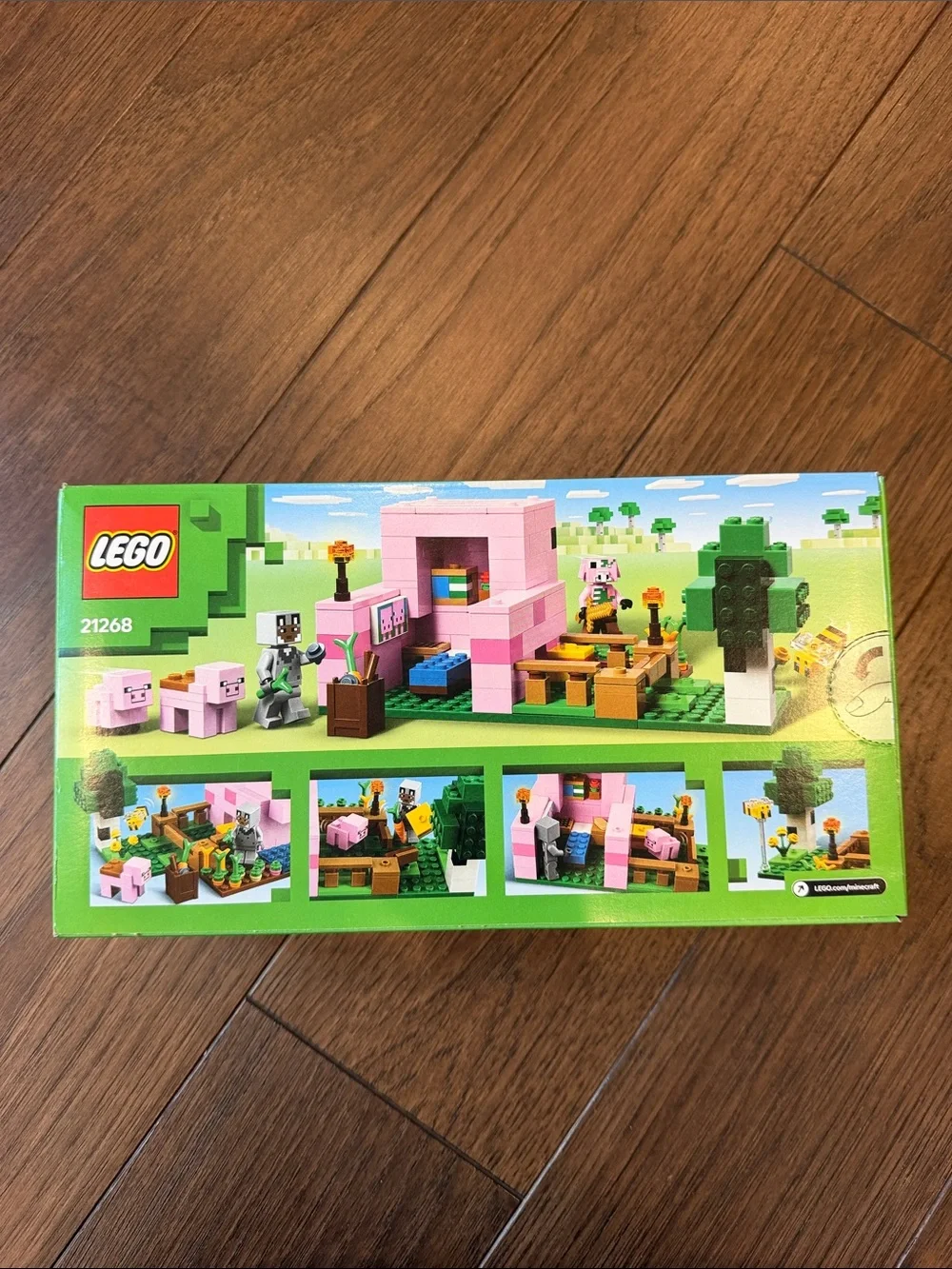 LEGO Minecraft The Baby Pig House (21268) New in Box